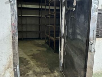 DEPÓSITO 1300M2 CON OFICINAS y 2 CAMARAS FRIGORÍFICAS