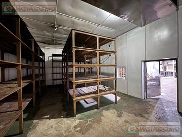 DEPÓSITO 1300M2 CON OFICINAS y 2 CAMARAS FRIGORÍFICAS