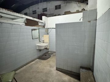 DEPÓSITO 1300M2 CON OFICINAS y 2 CAMARAS FRIGORÍFICAS