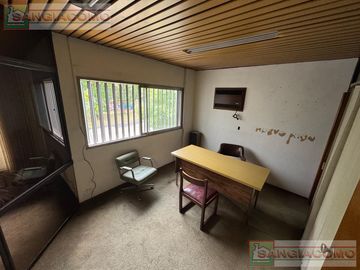 DEPÓSITO 1300M2 CON OFICINAS y 2 CAMARAS FRIGORÍFICAS
