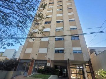 Departamento 2 dormitorios con cochera