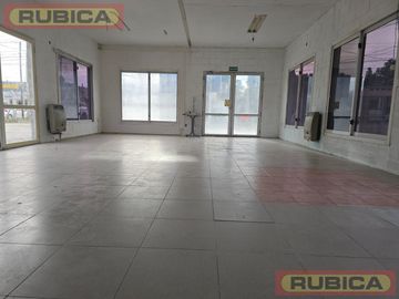 Local en Av Jose E. Uriburu al 1500 - Ex Ruta Nacional N° 8 - PILAR