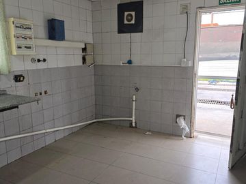 Local en Av Jose E. Uriburu al 1500 - Ex Ruta Nacional N° 8 - PILAR