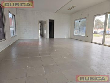 Local en Av Jose E. Uriburu al 1500 - Ex Ruta Nacional N° 8 - PILAR