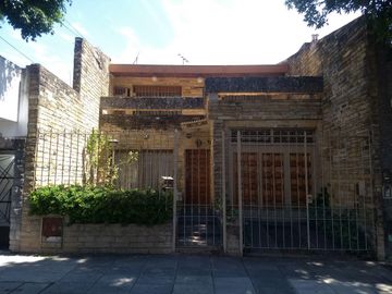 Casa de 4 ambientes a la venta en Villa Urquiza