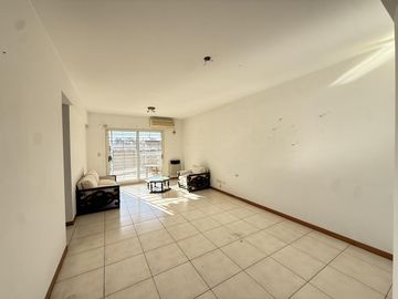 Departamento  de 3 ambientes con cochera en Florida