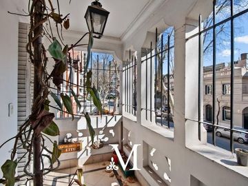 CASA EN VENTA BELGRANO ZONA DE EMBAJADAS 7 AMB.