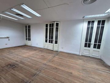 EXCELENTE LOCAL FOCO COMERCIAL - 2 PLANTAS - 715 m2