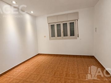 Venta - Casa al frente - Barrio Matheu