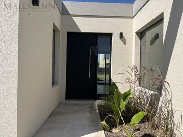 Venta Casa a estrenar 4 Ambientes-  Santa Emilia Pilar del Este