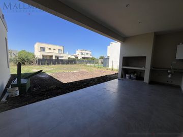 Venta Casa a estrenar 4 Ambientes-  Santa Emilia Pilar del Este