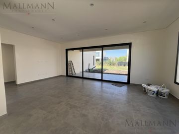 Venta Casa a estrenar 4 Ambientes-  Santa Emilia Pilar del Este