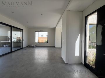 Venta Casa a estrenar 4 Ambientes-  Santa Emilia Pilar del Este