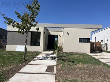 Venta Casa a estrenar 4 Ambientes-  Santa Emilia Pilar del Este