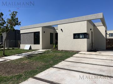 Venta Casa a estrenar 4 Ambientes-  Santa Emilia Pilar del Este
