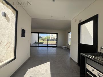 Venta Casa a estrenar 4 Ambientes-  Santa Emilia Pilar del Este