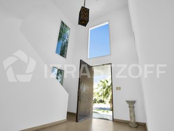 Casa en  alquiler anual 4 dormitorios en Santa Bárbara, en isla chica, excelente ubicación y diseño