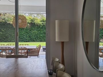 Casa en  alquiler anual 4 dormitorios en Santa Bárbara, en isla chica, excelente ubicación y diseño