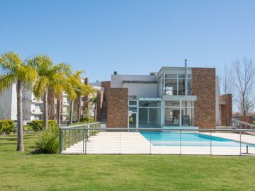 Casa en  alquiler anual 4 dormitorios en Santa Bárbara, en isla chica, excelente ubicación y diseño