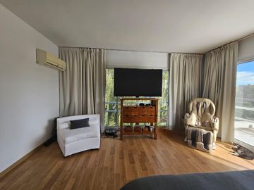 Casa en  alquiler anual 4 dormitorios en Santa Bárbara, en isla chica, excelente ubicación y diseño