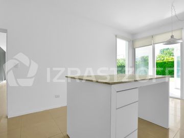 Casa en  alquiler anual 4 dormitorios en Santa Bárbara, en isla chica, excelente ubicación y diseño