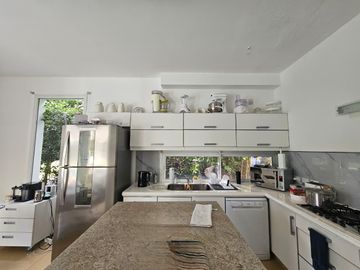 Casa en  alquiler anual 4 dormitorios en Santa Bárbara, en isla chica, excelente ubicación y diseño