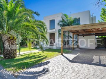 Casa en  alquiler anual 4 dormitorios en Santa Bárbara, en isla chica, excelente ubicación y diseño