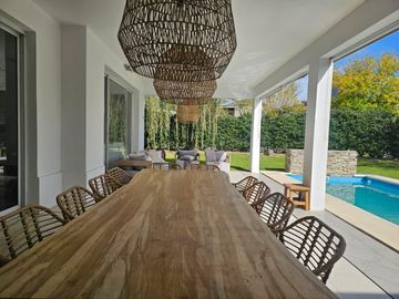 Casa en  alquiler anual 4 dormitorios en Santa Bárbara, en isla chica, excelente ubicación y diseño