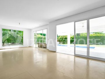 Casa en  alquiler anual 4 dormitorios en Santa Bárbara, en isla chica, excelente ubicación y diseño