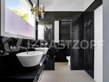 Casa en  alquiler anual 4 dormitorios en Santa Bárbara, en isla chica, excelente ubicación y diseño