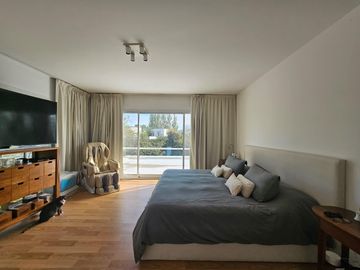 Casa en  alquiler anual 4 dormitorios en Santa Bárbara, en isla chica, excelente ubicación y diseño