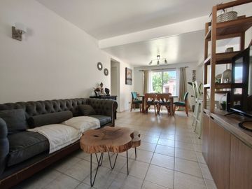 DEPARTAMENTO DUPLEX 3 AMB VENTA COCHERA AMENIT