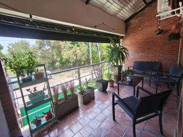 DEPARTAMENTO DUPLEX 3 AMB VENTA COCHERA AMENIT