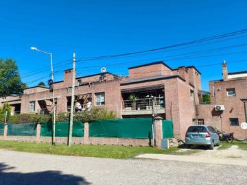 DEPARTAMENTO DUPLEX 3 AMB VENTA COCHERA AMENIT