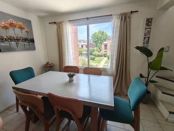 DEPARTAMENTO DUPLEX 3 AMB VENTA COCHERA AMENIT