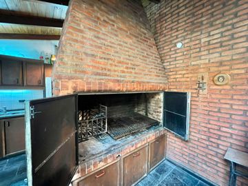 VENTA CASA NUÑEZ 8 AMBIENTES QUINCHO PILETA SUM