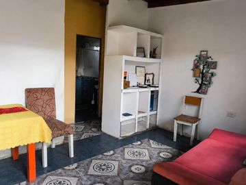 CASA DE 2 AMBIENTES ALQUILER MORENO PARQUE LAVIN