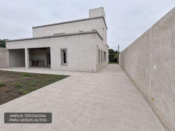 VENTA CASA DE DISEÑO EN CONSTRUCCION ZONA SUR