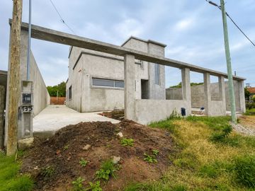 VENTA CASA DE DISEÑO EN CONSTRUCCION ZONA SUR
