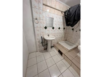 CASA PARA EMPRESA O USO HABITACIONAL – A PASOS DE LA MUNICIPALIDAD