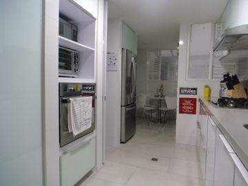 Apartamento en venta de 3 hab. en Santa Barbara, Bogotá