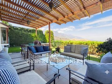 Acogedora casa en condominio con espectacular vista