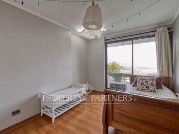 Acogedora casa en condominio con espectacular vista