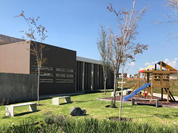 Casa en Renta Juriquilla Altos, 4 recs. con baño, salaTv, Roofgarden