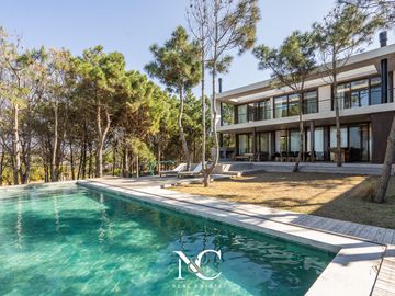Casa en venta en Costa Esmeralda 1era linea de mar