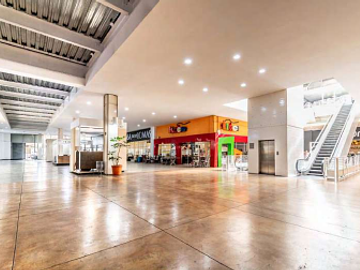 LOCAL EN RENTA EN CENTRO COMERCIAL ARBOLEDAS! ALTA AFLUENCIA Y BUENA UBICACION