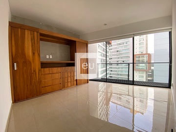 Penthouse en RENTA con roof privado en Nápoles