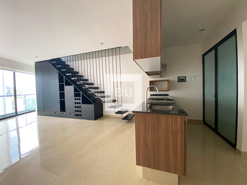 Penthouse en RENTA con roof privado en Nápoles