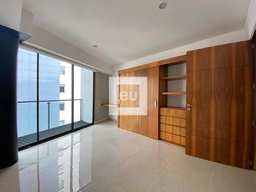 Penthouse en RENTA con roof privado en Nápoles