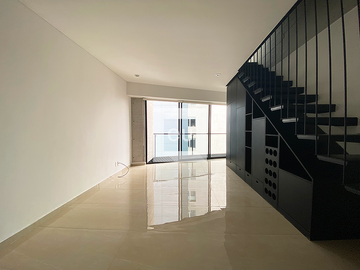 Penthouse en RENTA con roof privado en Nápoles